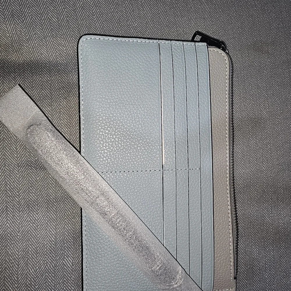 Coach wristlet - Picture 2 of 3